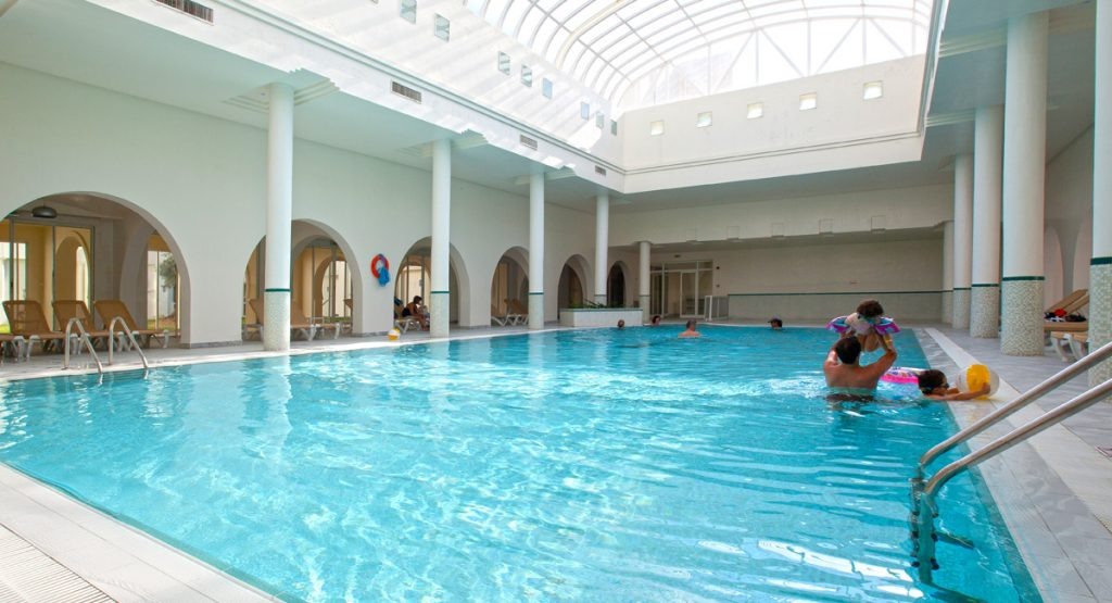 Piscine intérieure du spa — Seabel Alhambra